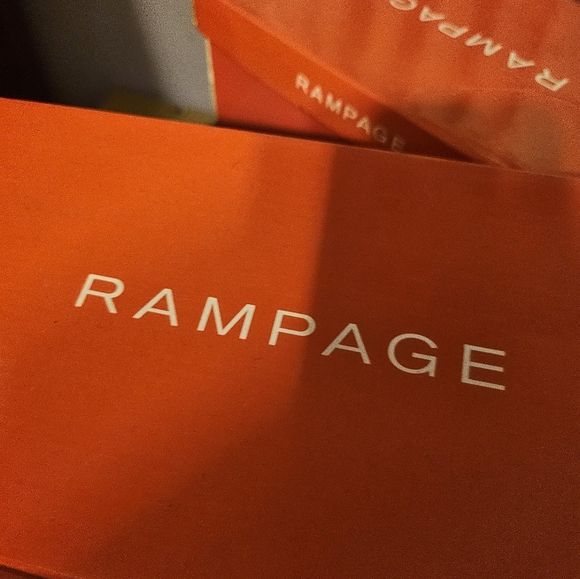 2 Prair of womens shoes worn 1time1 black 1 white like new.Needs new home. - Picture 7 of 11